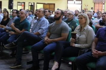 Prefeita, Vice-prefeito, e Presidente da Câmara de Vereadores de Pejuçara prestigiam debate estadual sobre irrigação