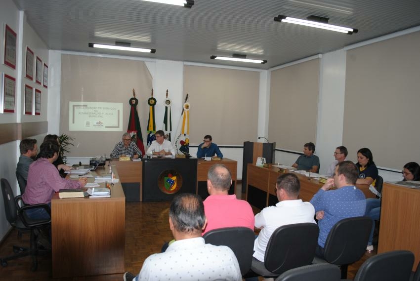 EXECUTIVO EXPLICA PROJETO QUE REGULAMENTA A TERCEIRIZAÇÃO